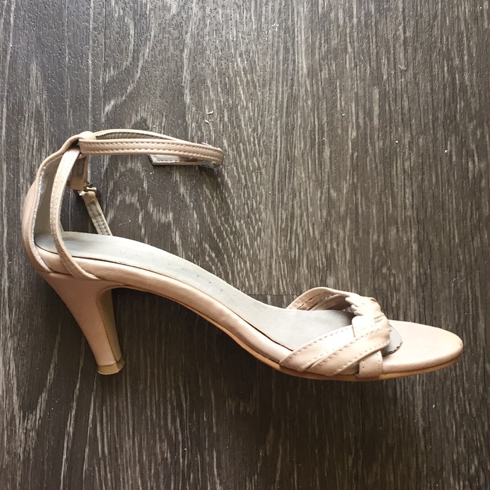 NUDE HEELS